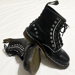 Doc Martens 1460 Stud Vintage Smooth 8-Eye Black Leather Combat Boots- 8 Wm/7 Mn